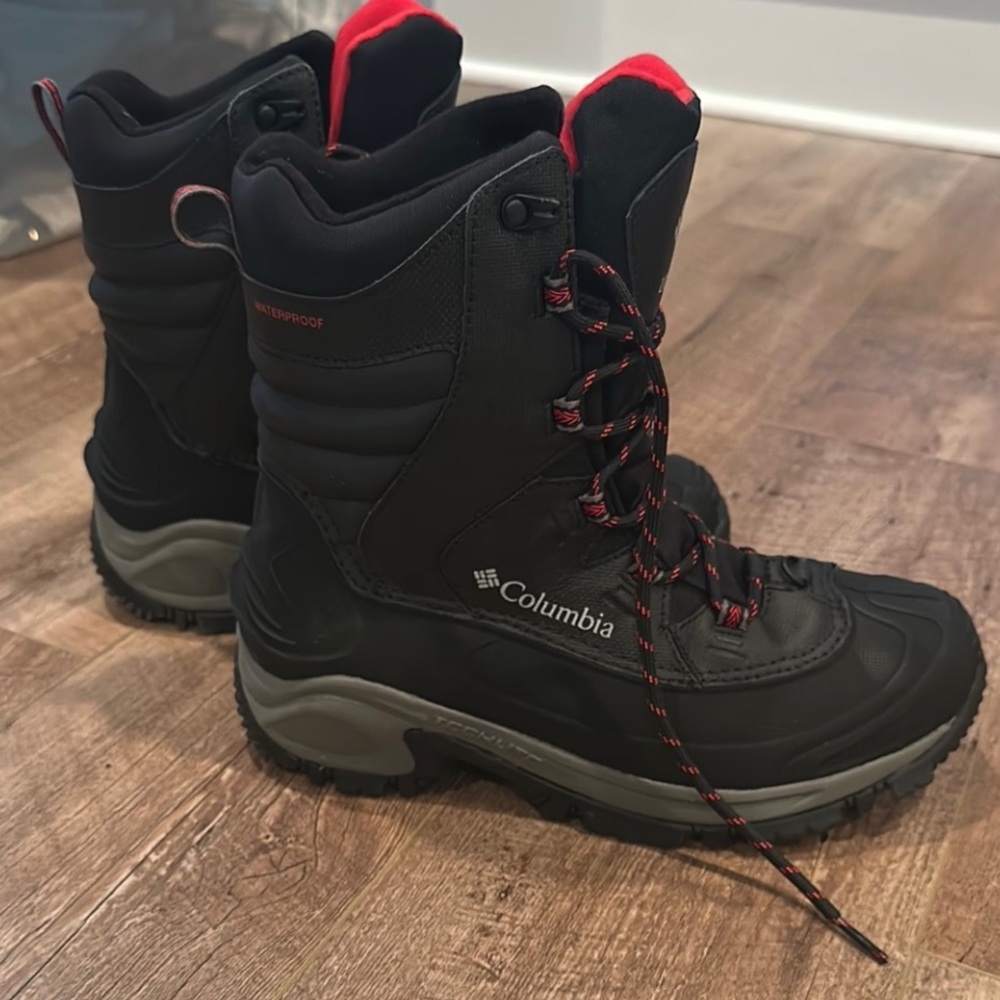 Columbia Black  Rain and Snow Boots with Waterproof material and chunky Sole